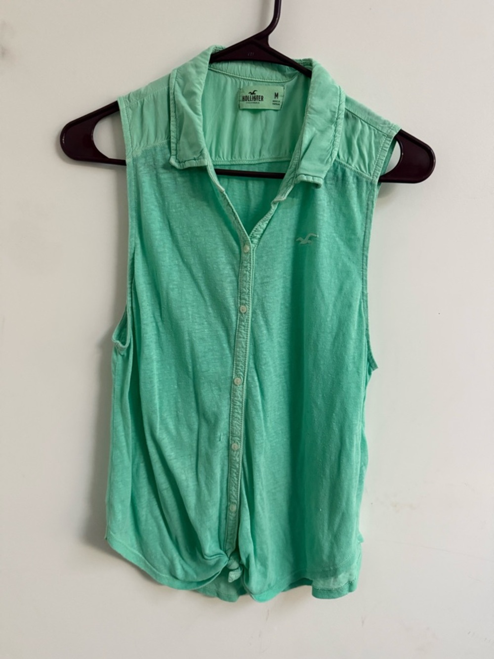 Hollister Mint Green Sleeveless Button-Down Shirt